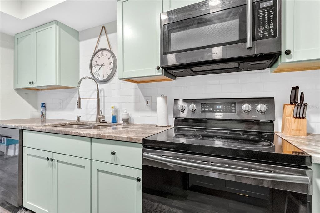 255 DOLPHIN POINT 407 photo 7