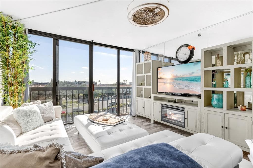 255 DOLPHIN POINT #407 3