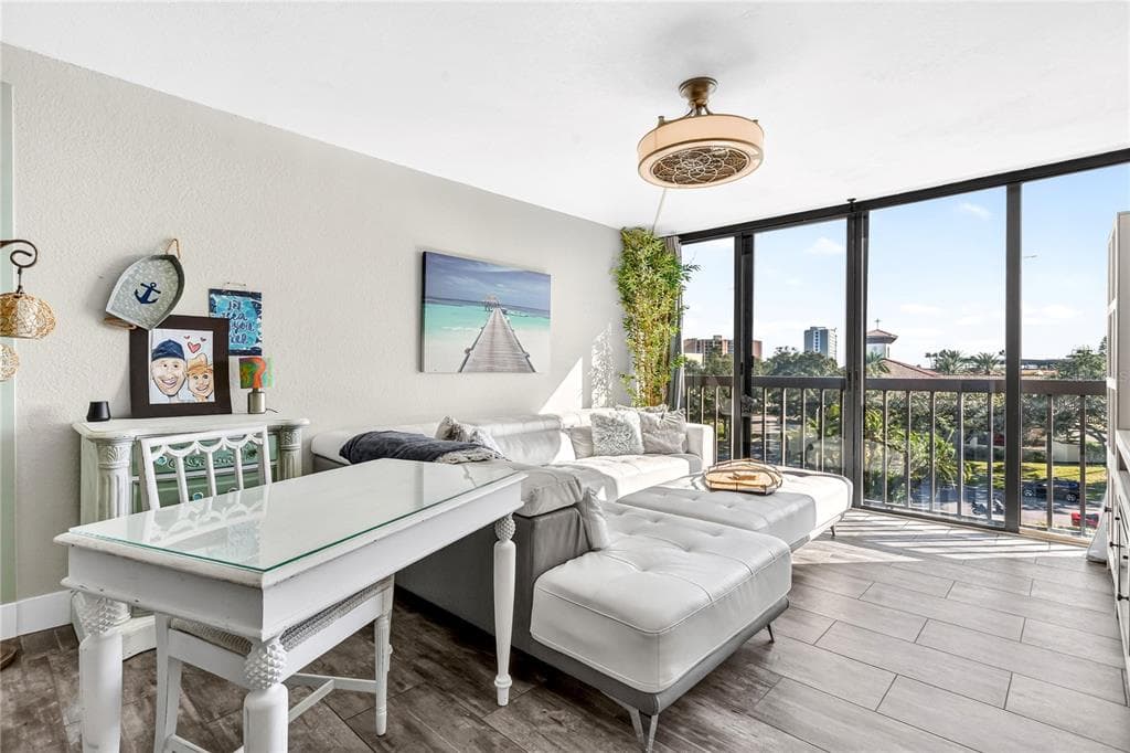 255 DOLPHIN POINT #407 4