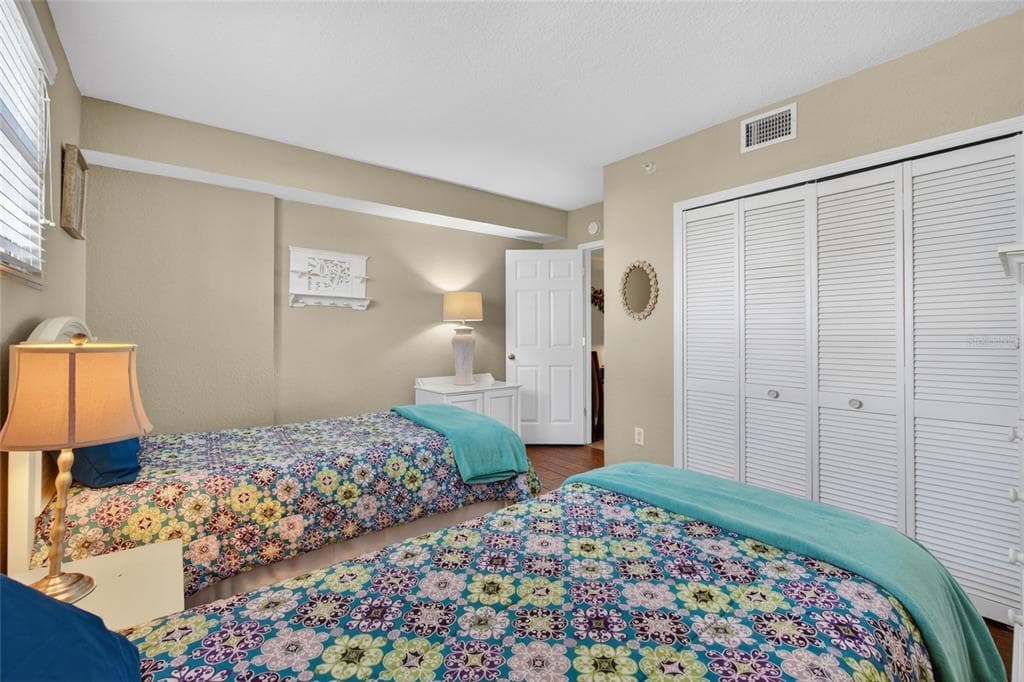 445 HAMDEN DRIVE 405 photo 23