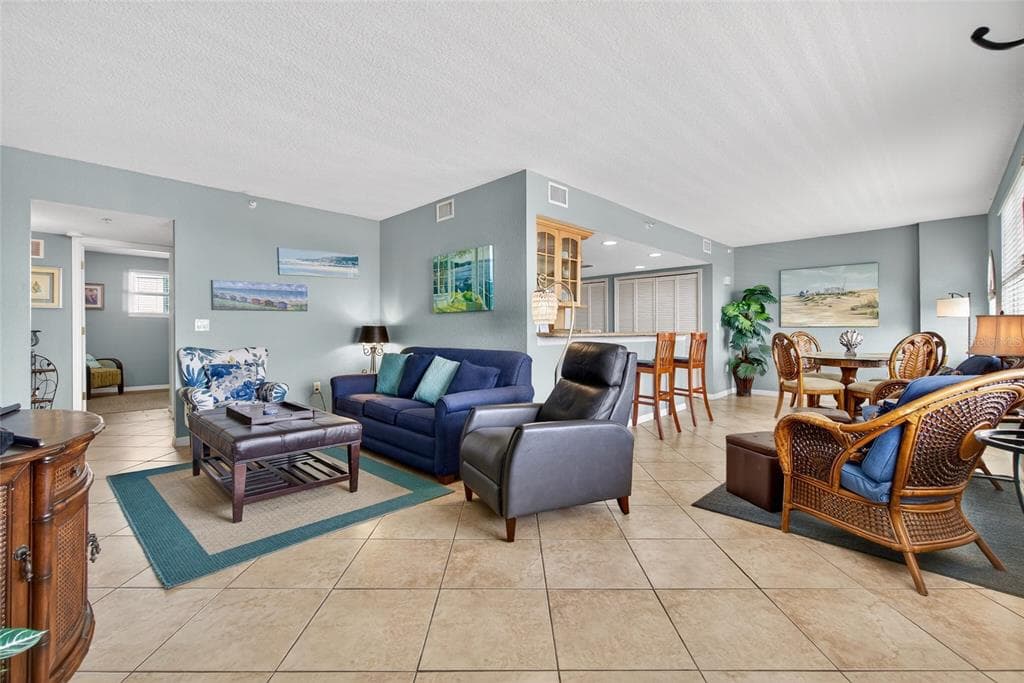 445 HAMDEN DRIVE #405 3