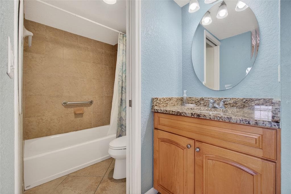 445 HAMDEN DRIVE 405 photo 18