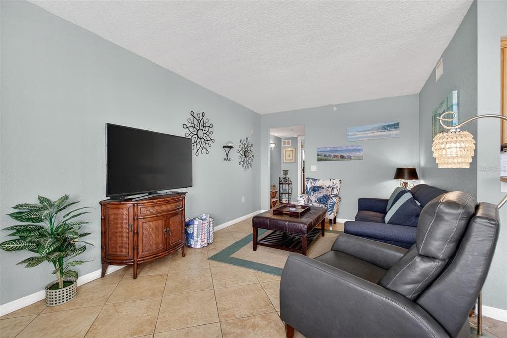 445 HAMDEN DRIVE #405 4