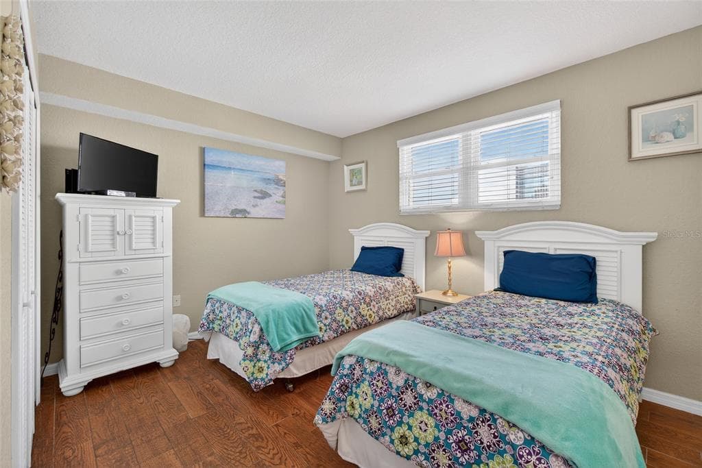 445 HAMDEN DRIVE 405 photo 21