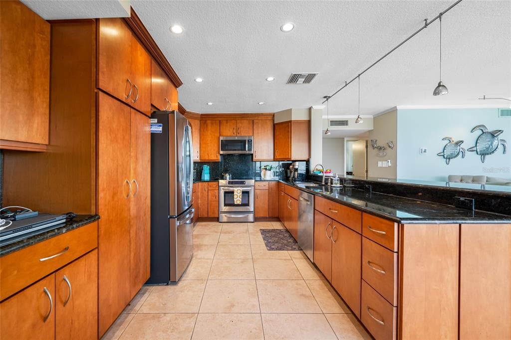 7600 BAYSHORE DRIVE 703A photo 13