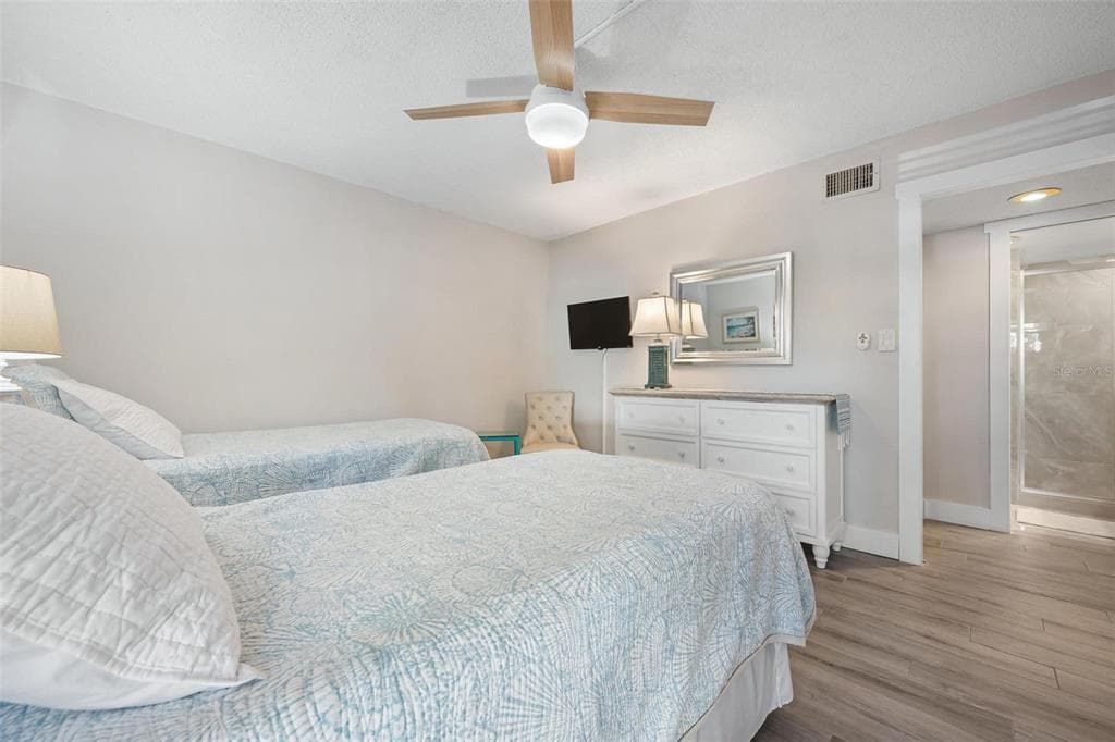 5260 GULF OF MEXICO DRIVE 403 photo 16