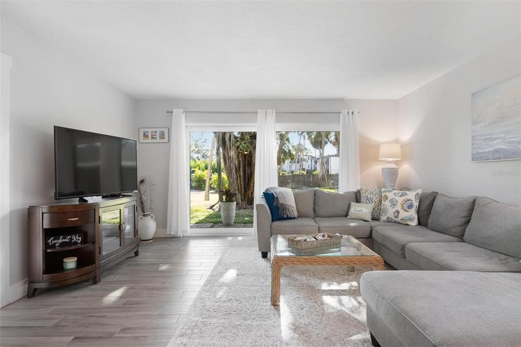 5260 GULF OF MEXICO DRIVE 403 photo 8