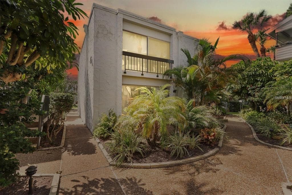 1555 TARPON CENTER DRIVE #135 1