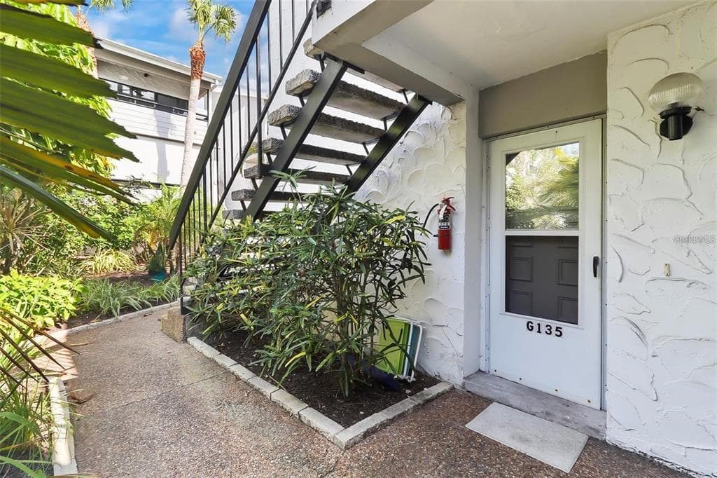 1555 TARPON CENTER DRIVE #135 5