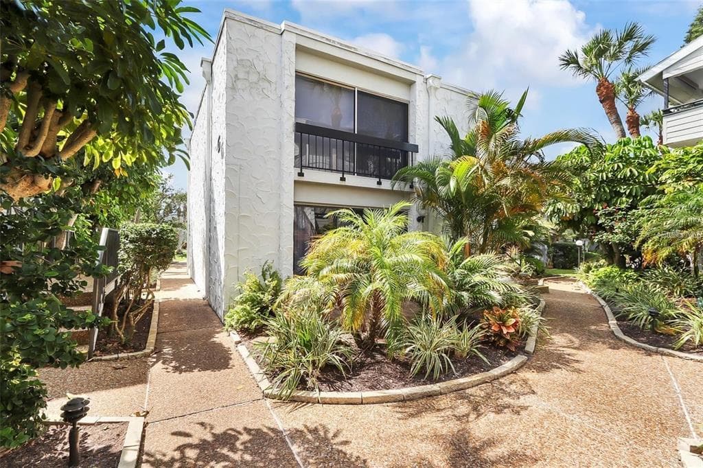 1555 TARPON CENTER DRIVE #135 4