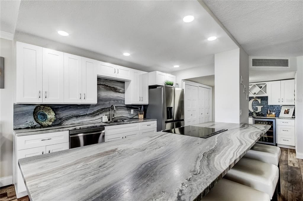 644 ISLAND WAY 101 photo 13
