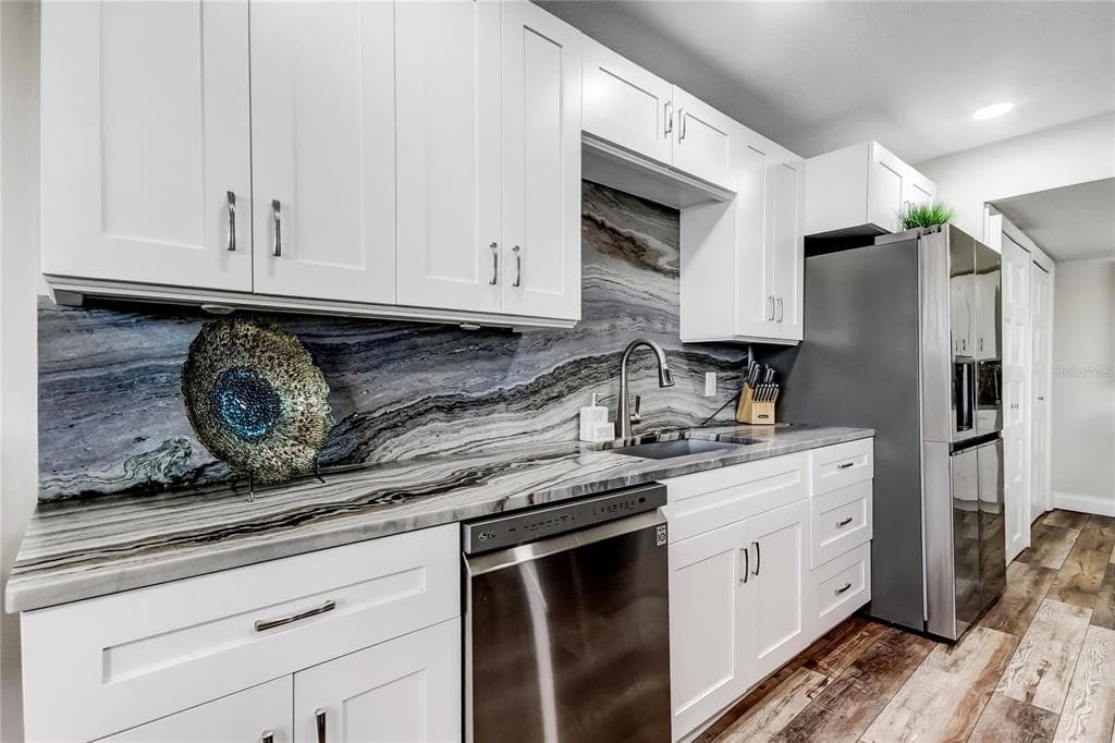 644 ISLAND WAY 101 photo 17