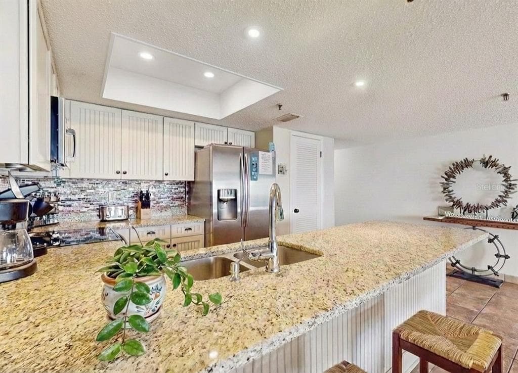 19236 GULF BOULEVARD 104 photo 6