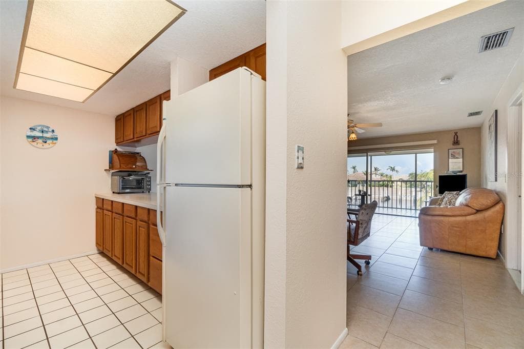 2700 MAGDALINA DRIVE 2B photo 8