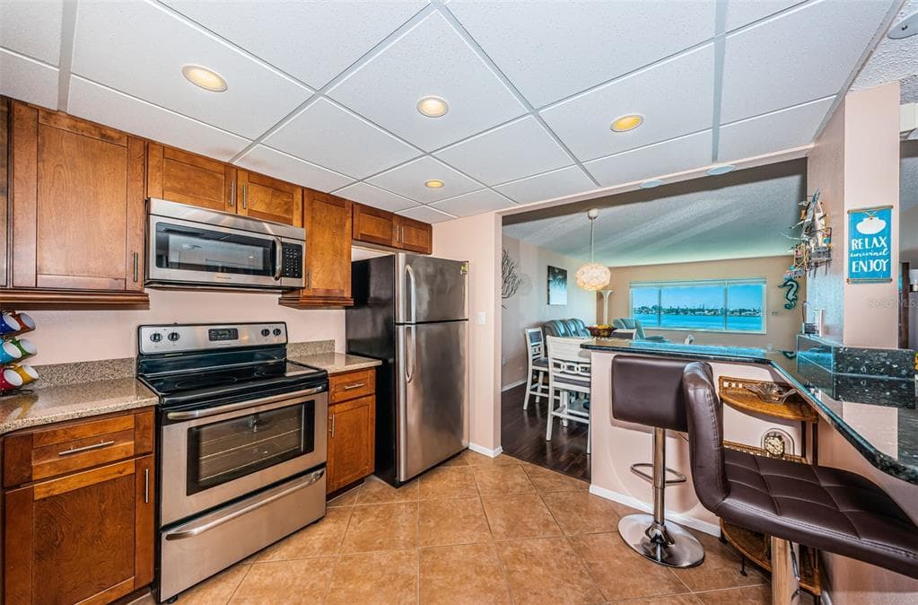 4750 COVE CIRCLE 605 photo 9