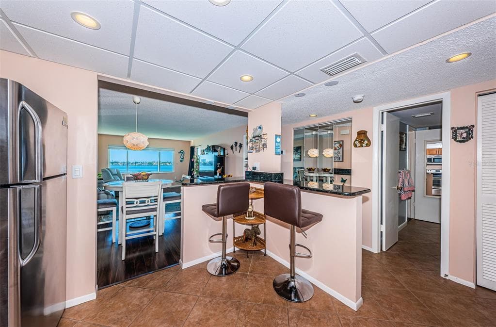 4750 COVE CIRCLE 605 photo 10