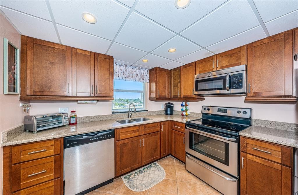 4750 COVE CIRCLE 605 photo 8