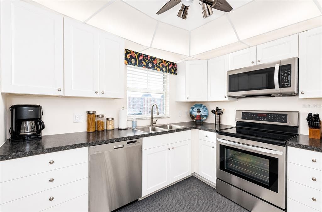 4725 COVE CIRCLE 808 photo 9