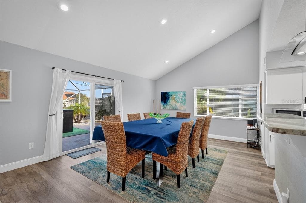 10 FLEMING COURT photo 25