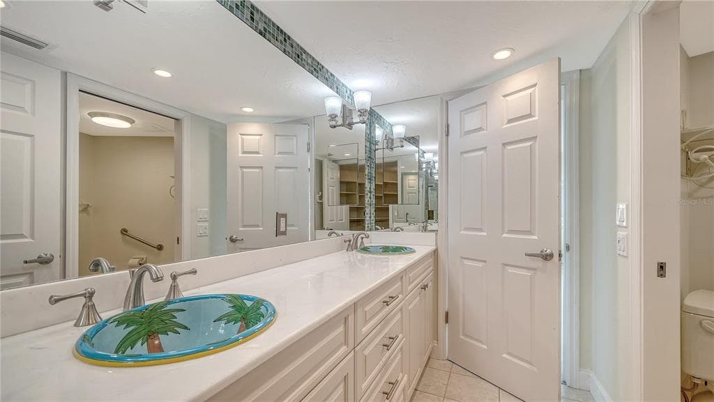 4835 GULF OF MEXICO DRIVE 106 photo 12
