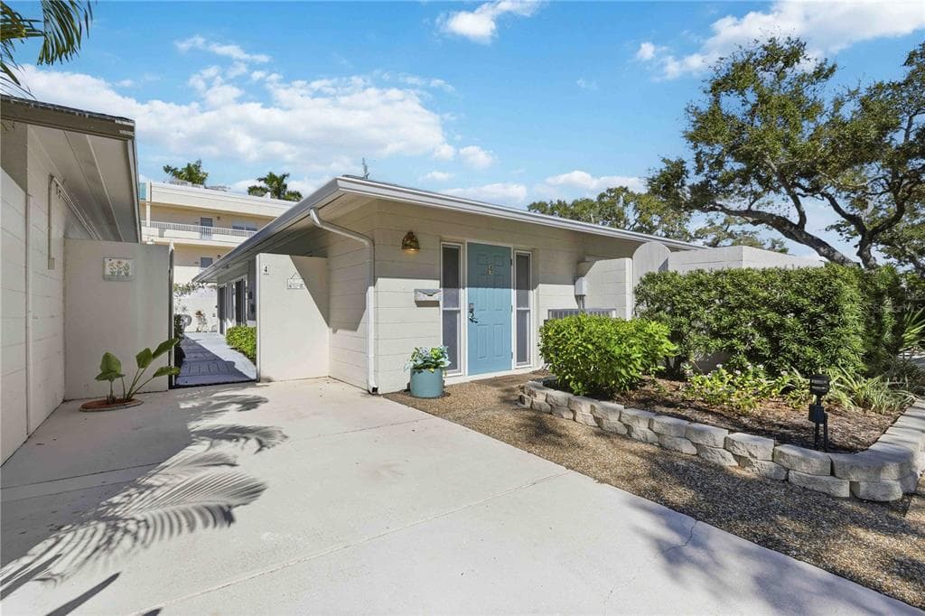 6005 MIDNIGHT PASS ROAD N4 photo 23