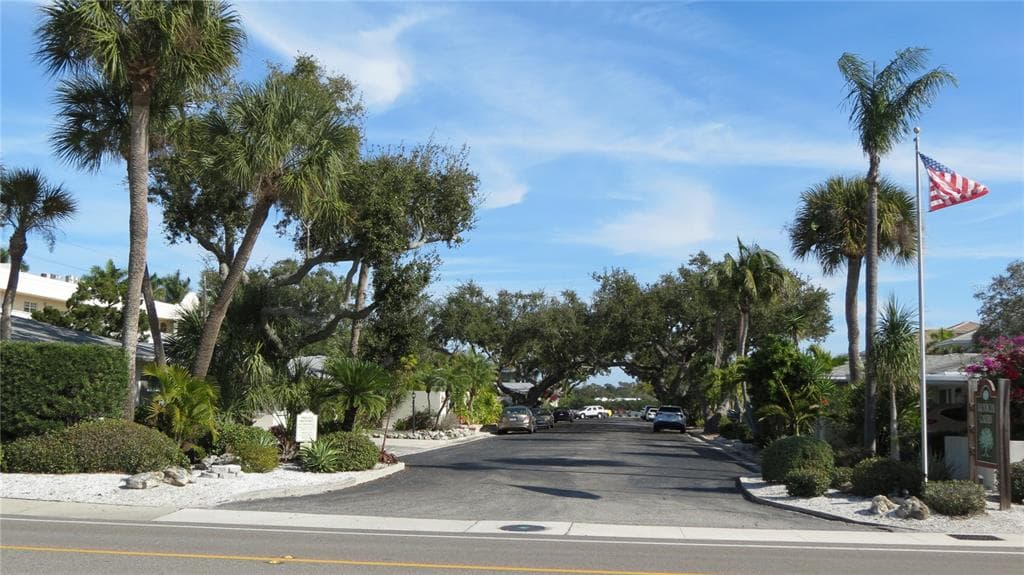 6005 MIDNIGHT PASS ROAD #N4 2