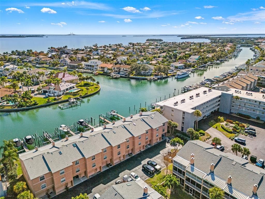637 PINELLAS BAYWAY S 111 photo 6