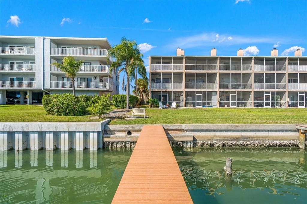 637 PINELLAS BAYWAY S 111 photo 7