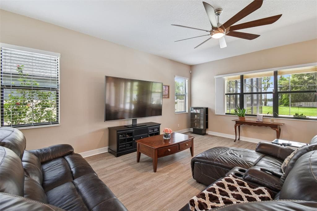 2566 LAKE MANOR DRIVE photo 17