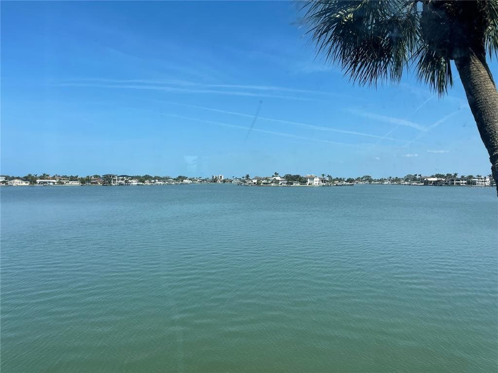 7910 SUN ISLAND DRIVE S #203 2