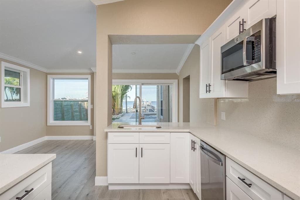 302 SHORE DRIVE photo 6