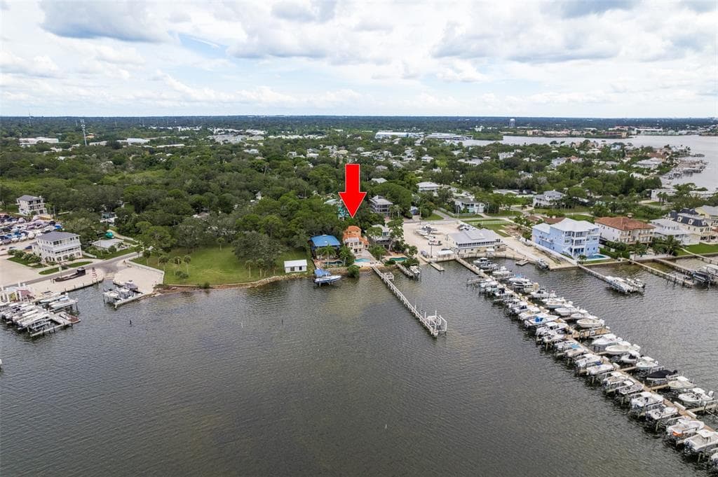 302 SHORE DRIVE 3