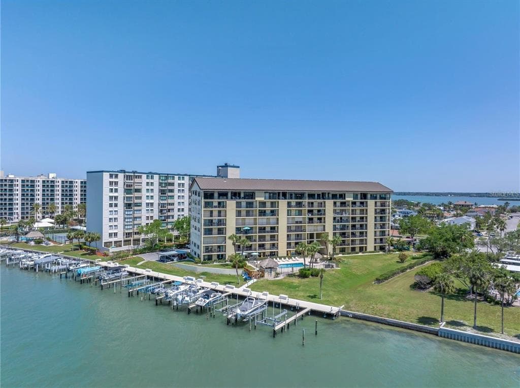 650 ISLAND WAY #106 2