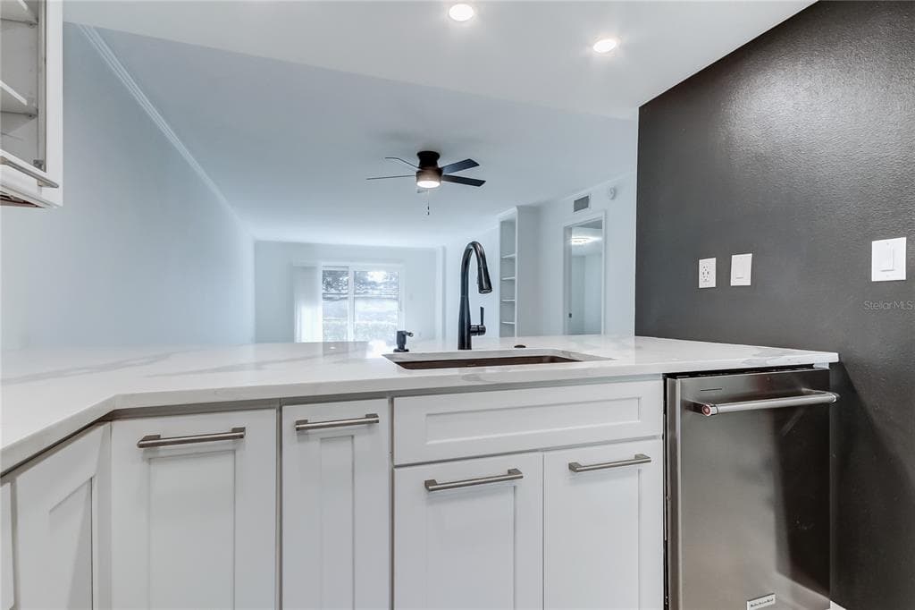 650 ISLAND WAY 106 photo 13