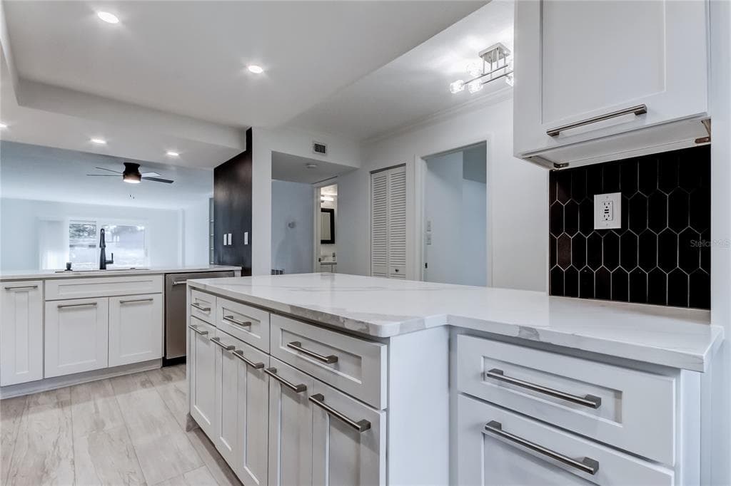 650 ISLAND WAY 106 photo 12