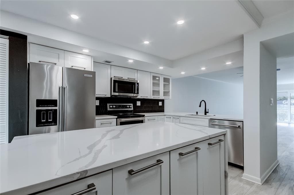 650 ISLAND WAY 106 photo 11