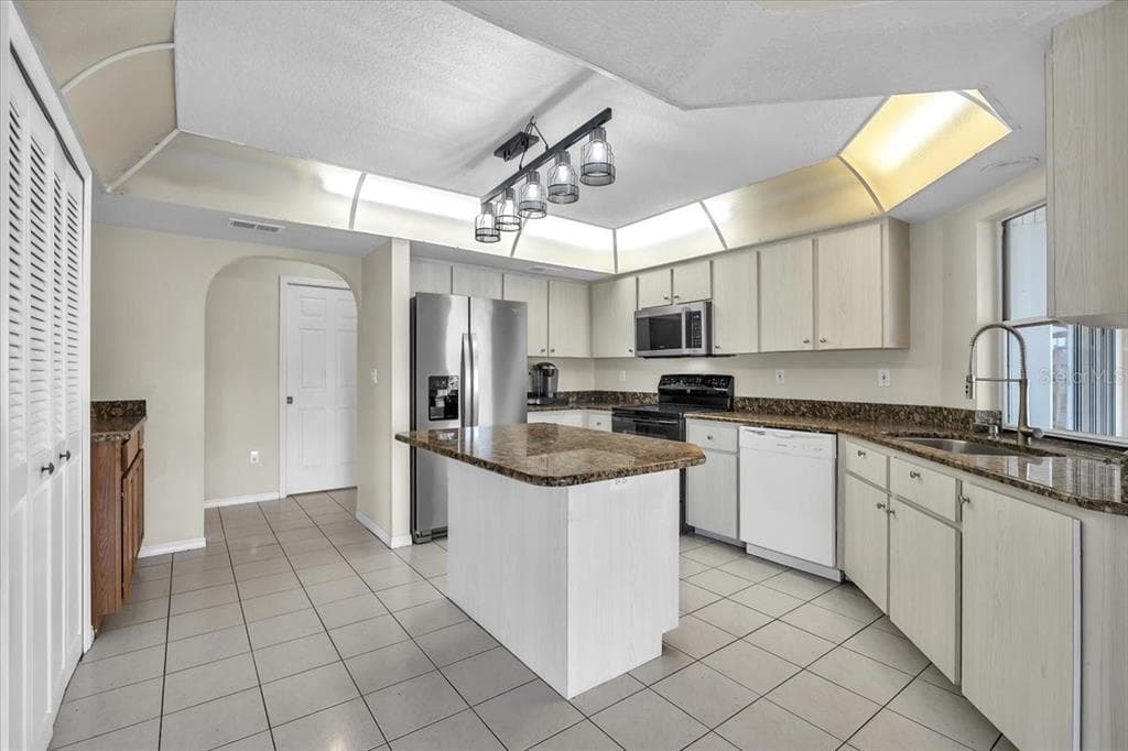 272 BROADMOOR LANE photo 19