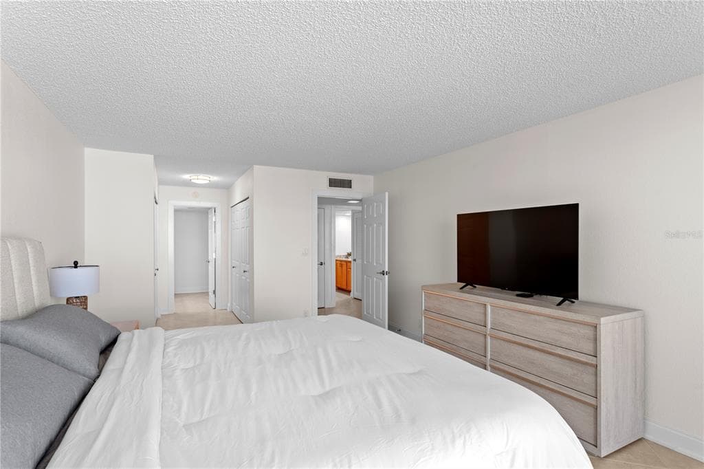 1430 GULF BOULEVARD 610 photo 22