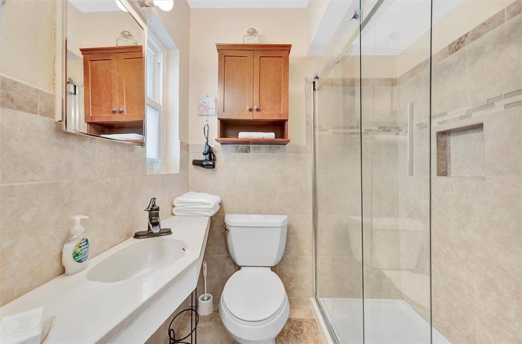 673 BAY ESPLANADE 204 photo 25