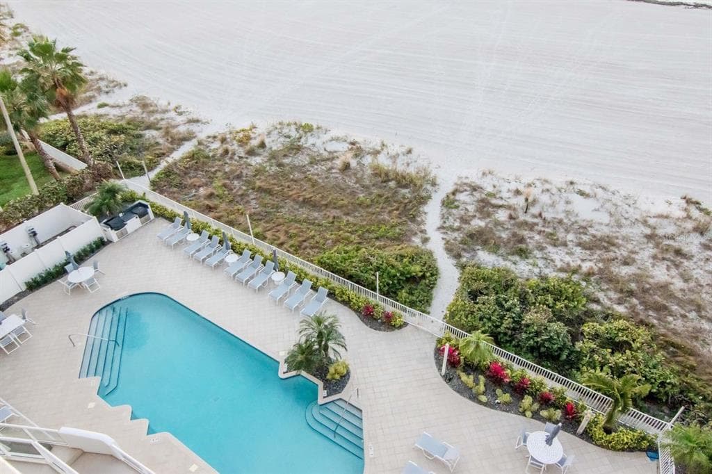 1350 GULF BOULEVARD 703 photo 3
