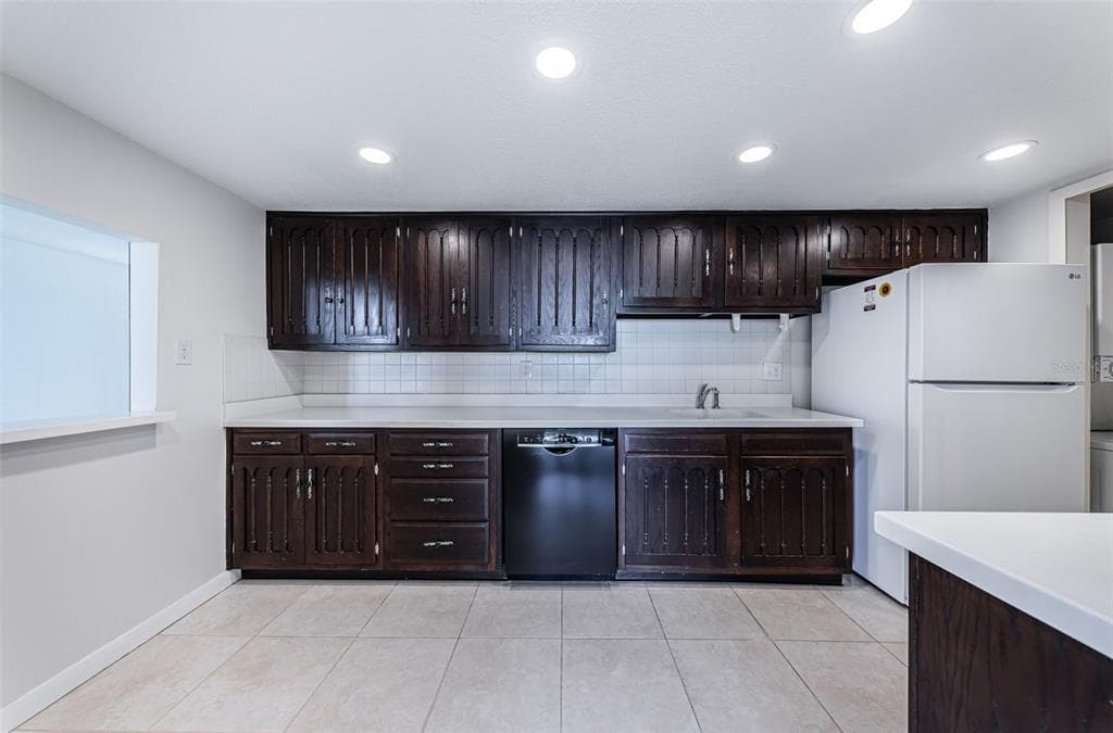 634 EDGEWATER DRIVE 849 photo 13