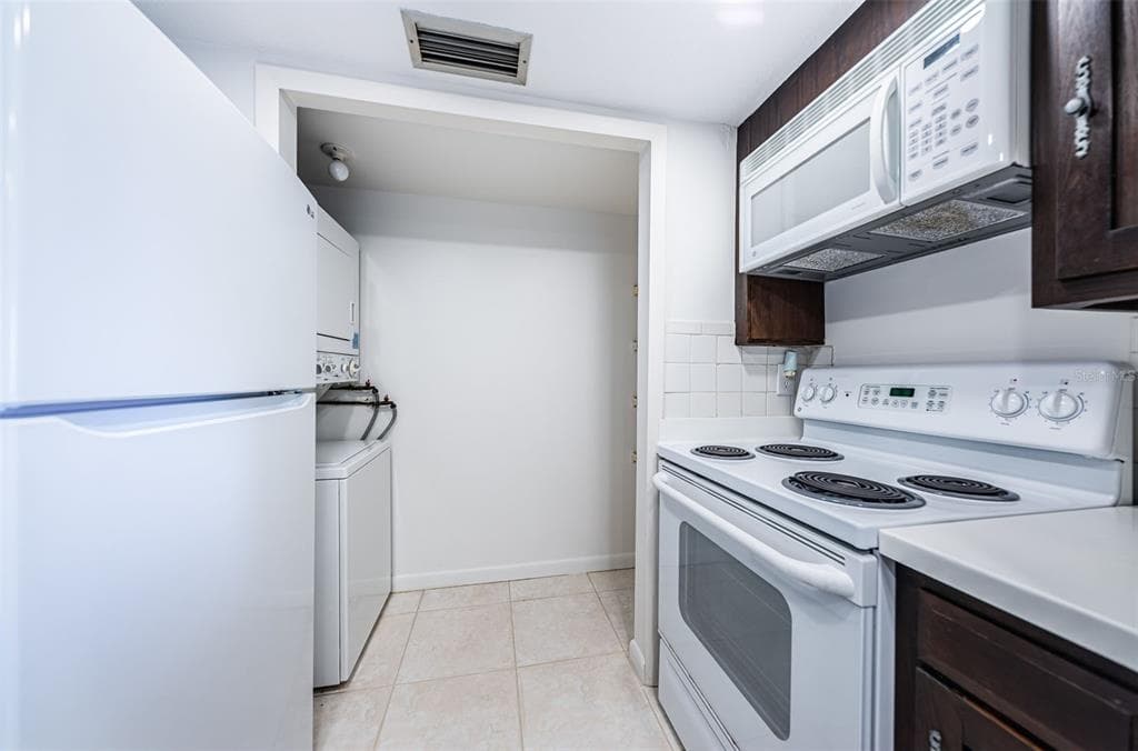 634 EDGEWATER DRIVE 849 photo 16
