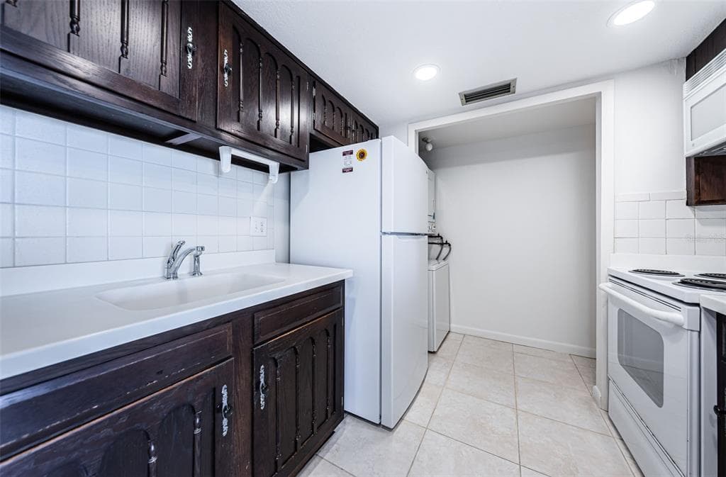 634 EDGEWATER DRIVE 849 photo 15