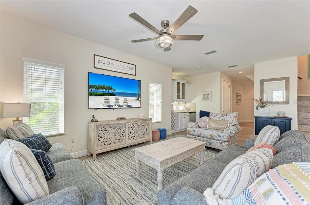 203 N HARBOR DRIVE photo 9