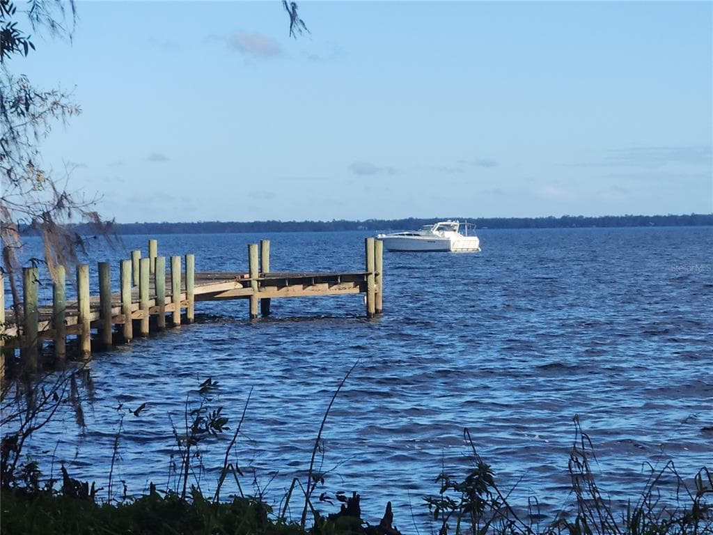 384 CRESCENT LAKE SHORE DRIVE 4