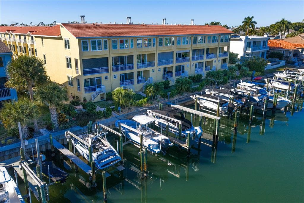 1067 PINELLAS BAYWAY S 1