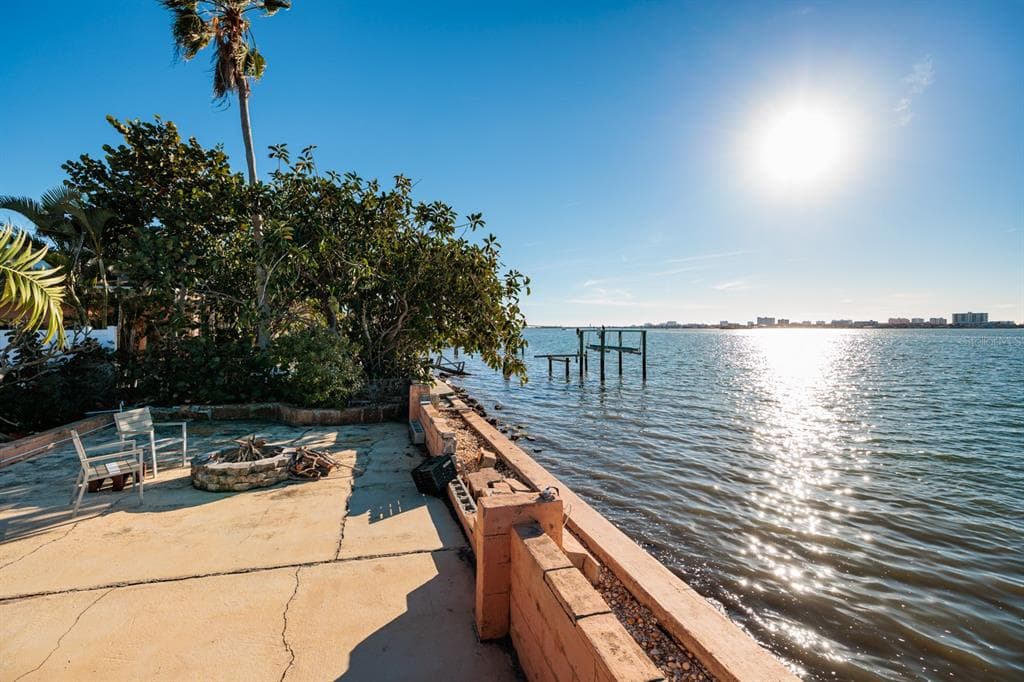 1844 VENETIAN POINT DRIVE photo 2