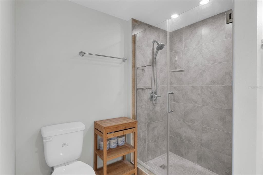 223 ISLAND WAY 4A photo 14