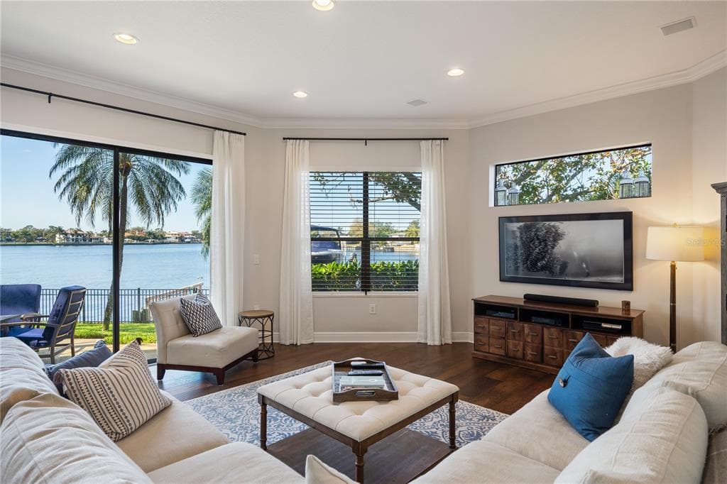 3598 10TH STREET NE photo 8