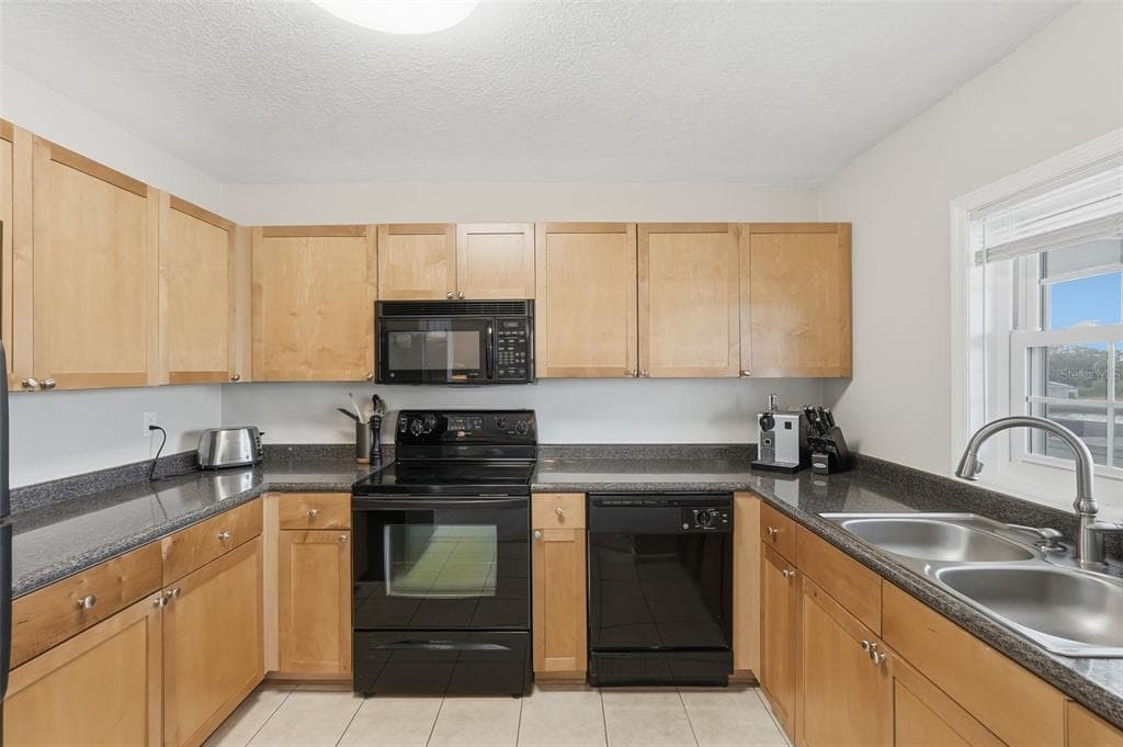 3783 POMPANO D photo 7